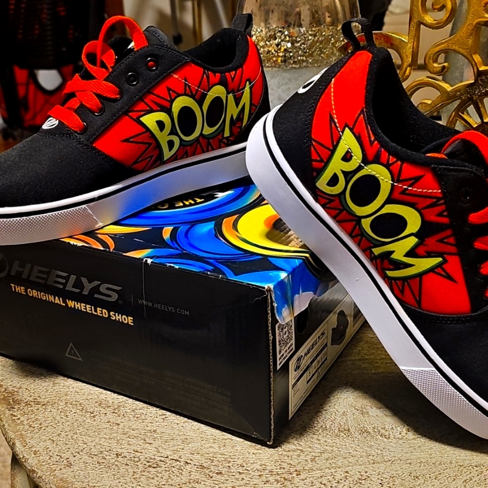 Brand new in the box 📦 ✨️ HEELYS Big Boy Size 5 multicolor 💣 edition roll shoe